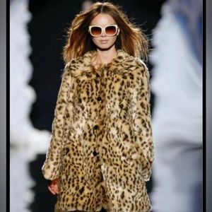 Vintage Y2K Betsy Johnson leopard coat size Small